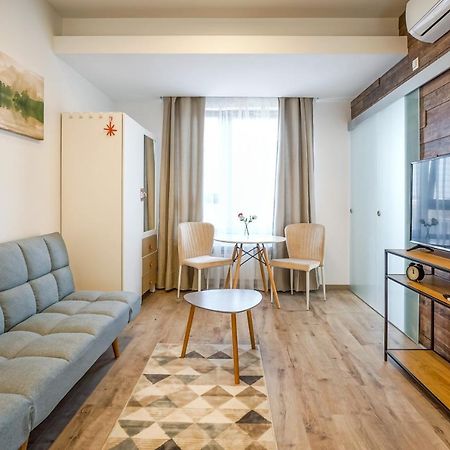Bright Apartments Moments Away From Herastrau Park, Mall And Metro Bukarest Exteriör bild