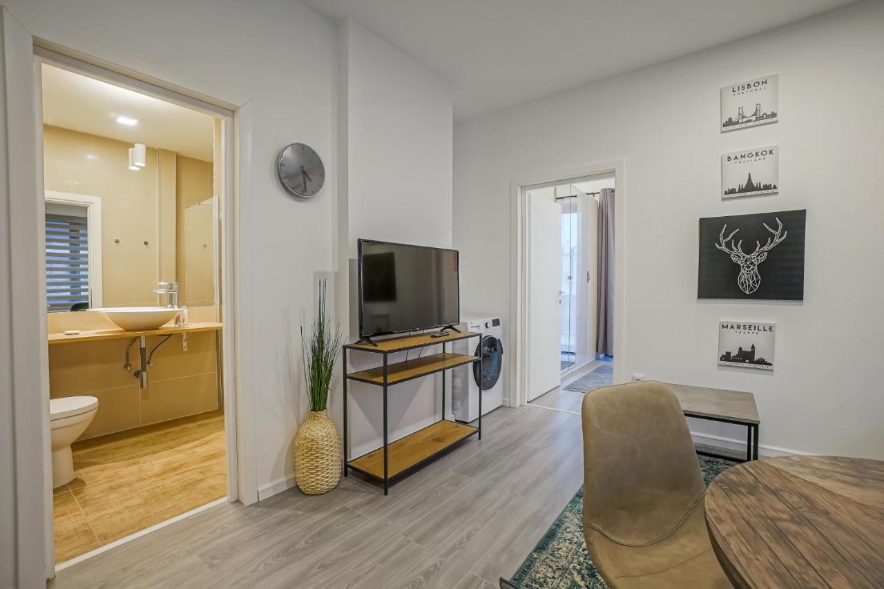 Bright Apartments Moments Away From Herastrau Park, Mall And Metro Bukarest Exteriör bild