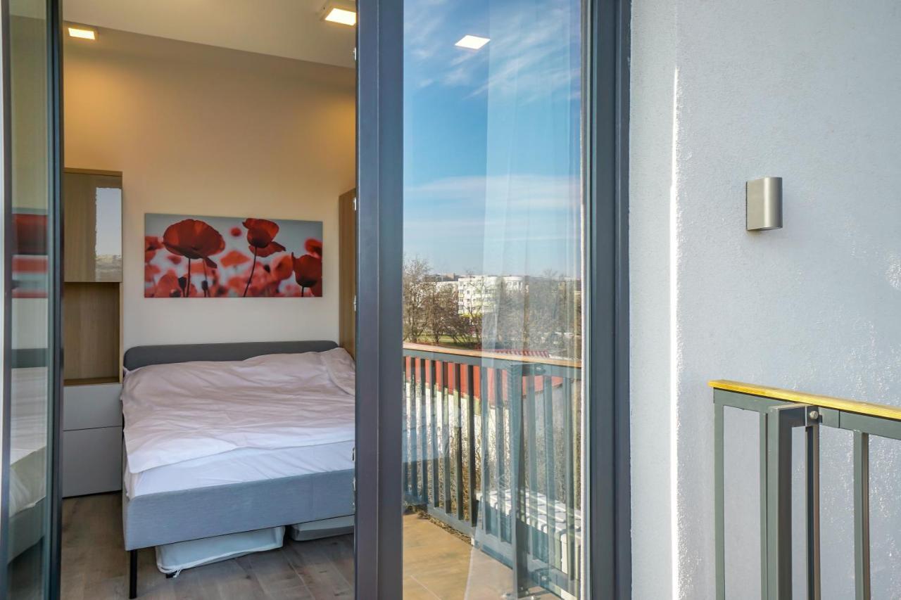 Bright Apartments Moments Away From Herastrau Park, Mall And Metro Bukarest Exteriör bild