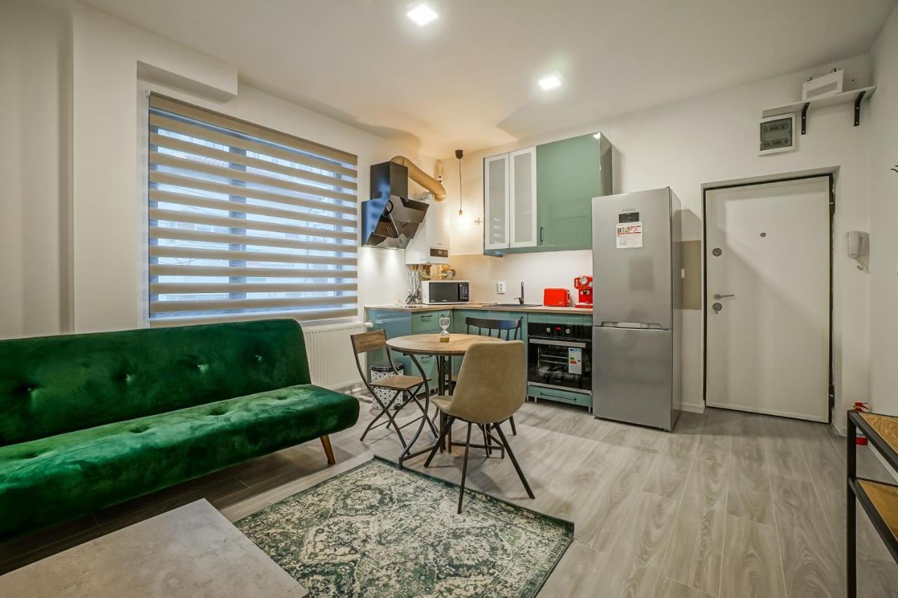 Bright Apartments Moments Away From Herastrau Park, Mall And Metro Bukarest Exteriör bild