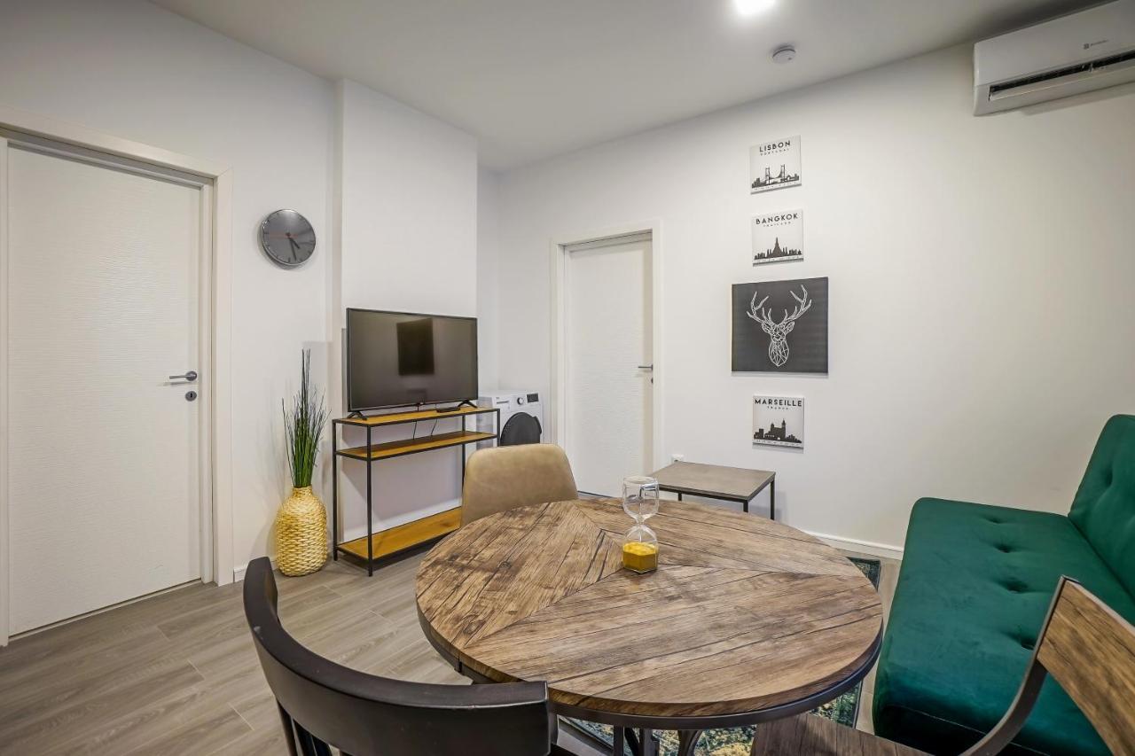 Bright Apartments Moments Away From Herastrau Park, Mall And Metro Bukarest Exteriör bild