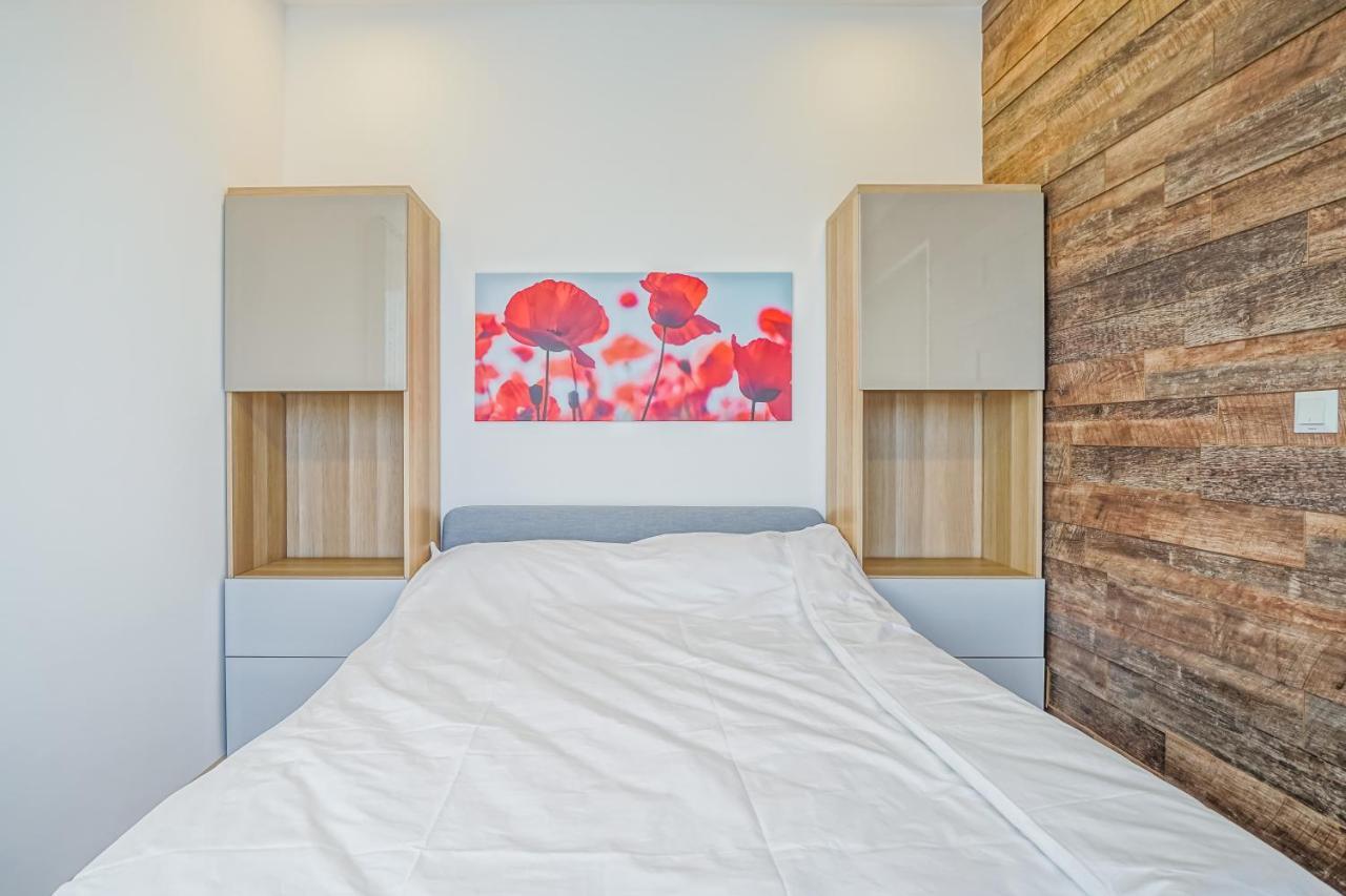 Bright Apartments Moments Away From Herastrau Park, Mall And Metro Bukarest Exteriör bild