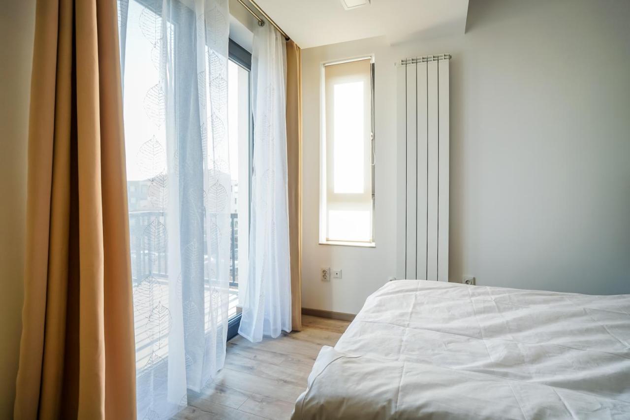 Bright Apartments Moments Away From Herastrau Park, Mall And Metro Bukarest Exteriör bild