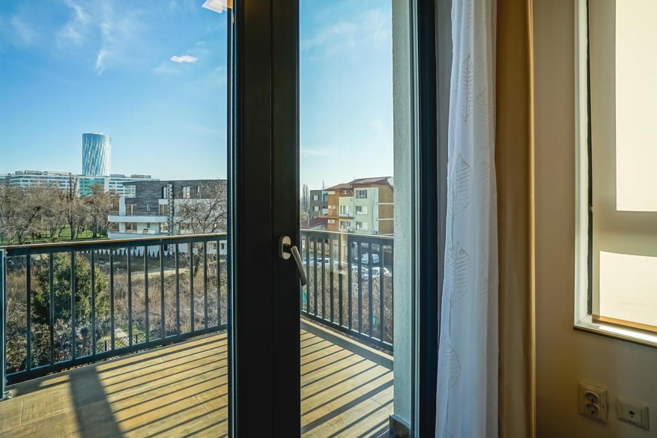 Bright Apartments Moments Away From Herastrau Park, Mall And Metro Bukarest Exteriör bild