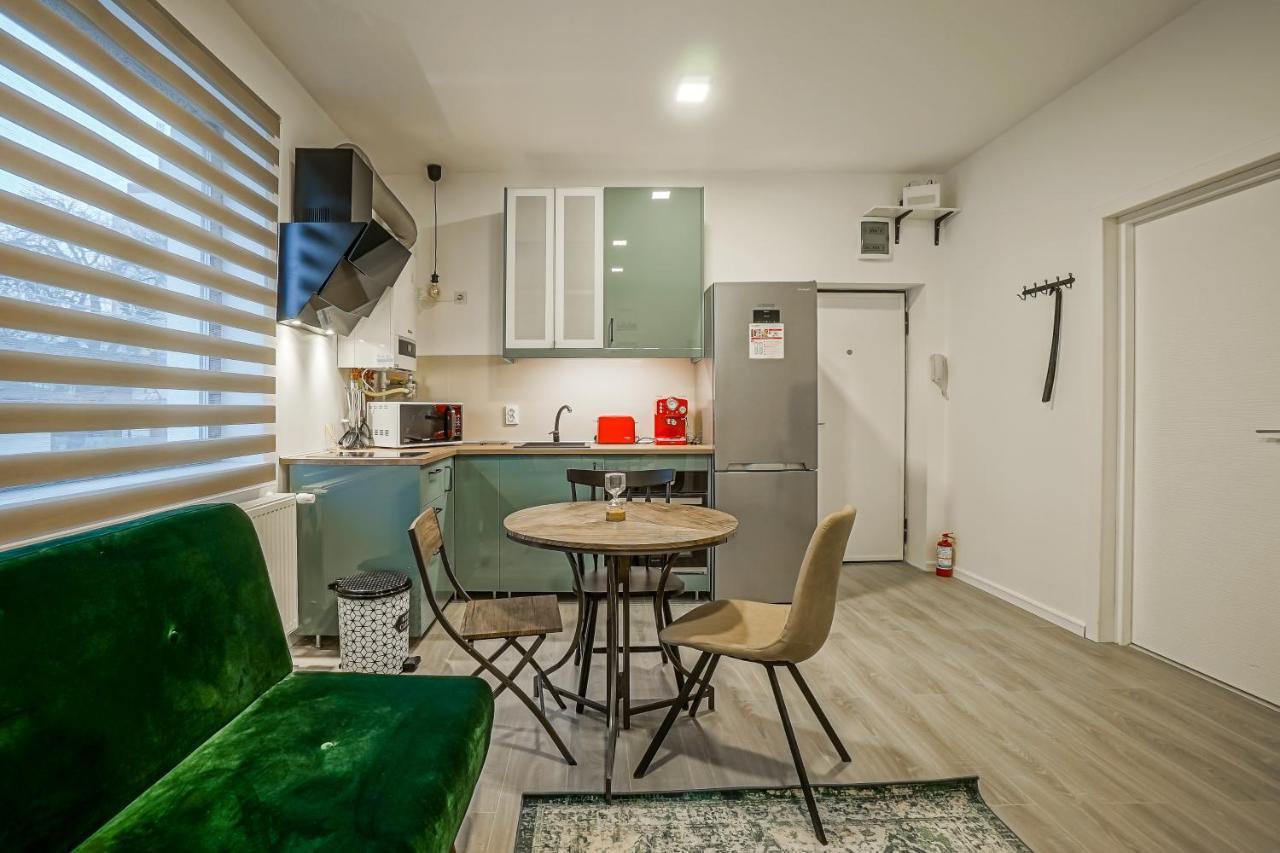 Bright Apartments Moments Away From Herastrau Park, Mall And Metro Bukarest Exteriör bild