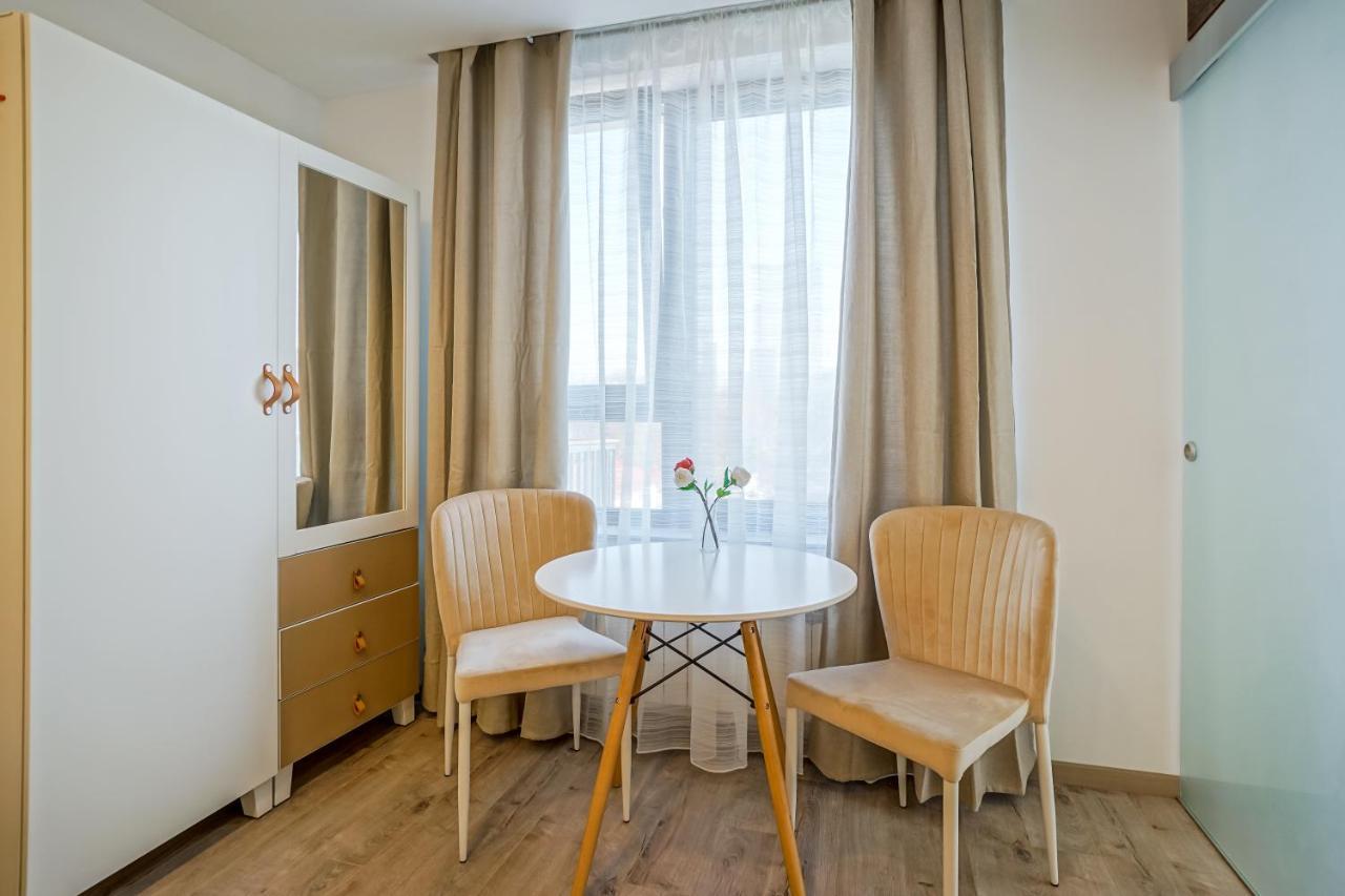Bright Apartments Moments Away From Herastrau Park, Mall And Metro Bukarest Exteriör bild
