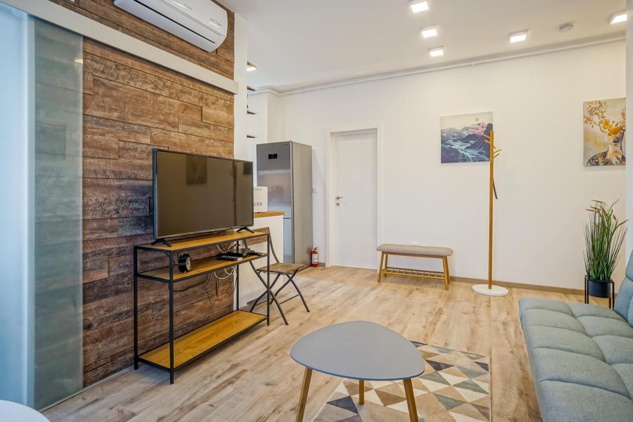 Bright Apartments Moments Away From Herastrau Park, Mall And Metro Bukarest Exteriör bild