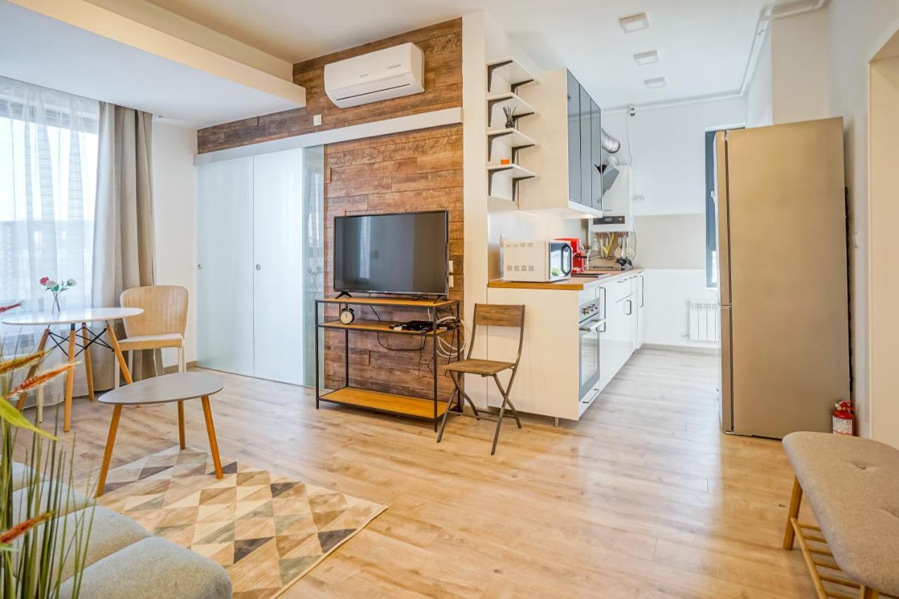 Bright Apartments Moments Away From Herastrau Park, Mall And Metro Bukarest Exteriör bild