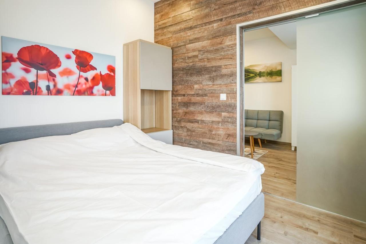 Bright Apartments Moments Away From Herastrau Park, Mall And Metro Bukarest Exteriör bild