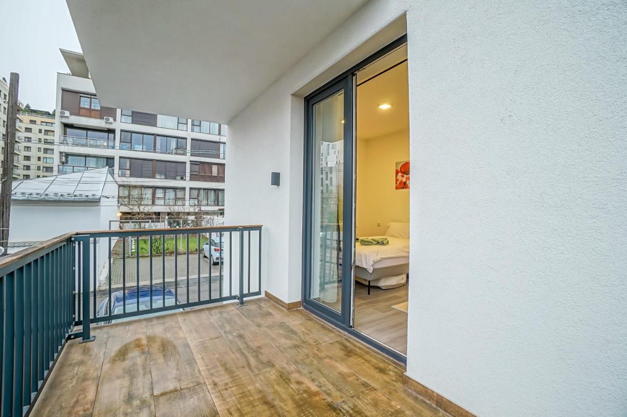 Bright Apartments Moments Away From Herastrau Park, Mall And Metro Bukarest Exteriör bild