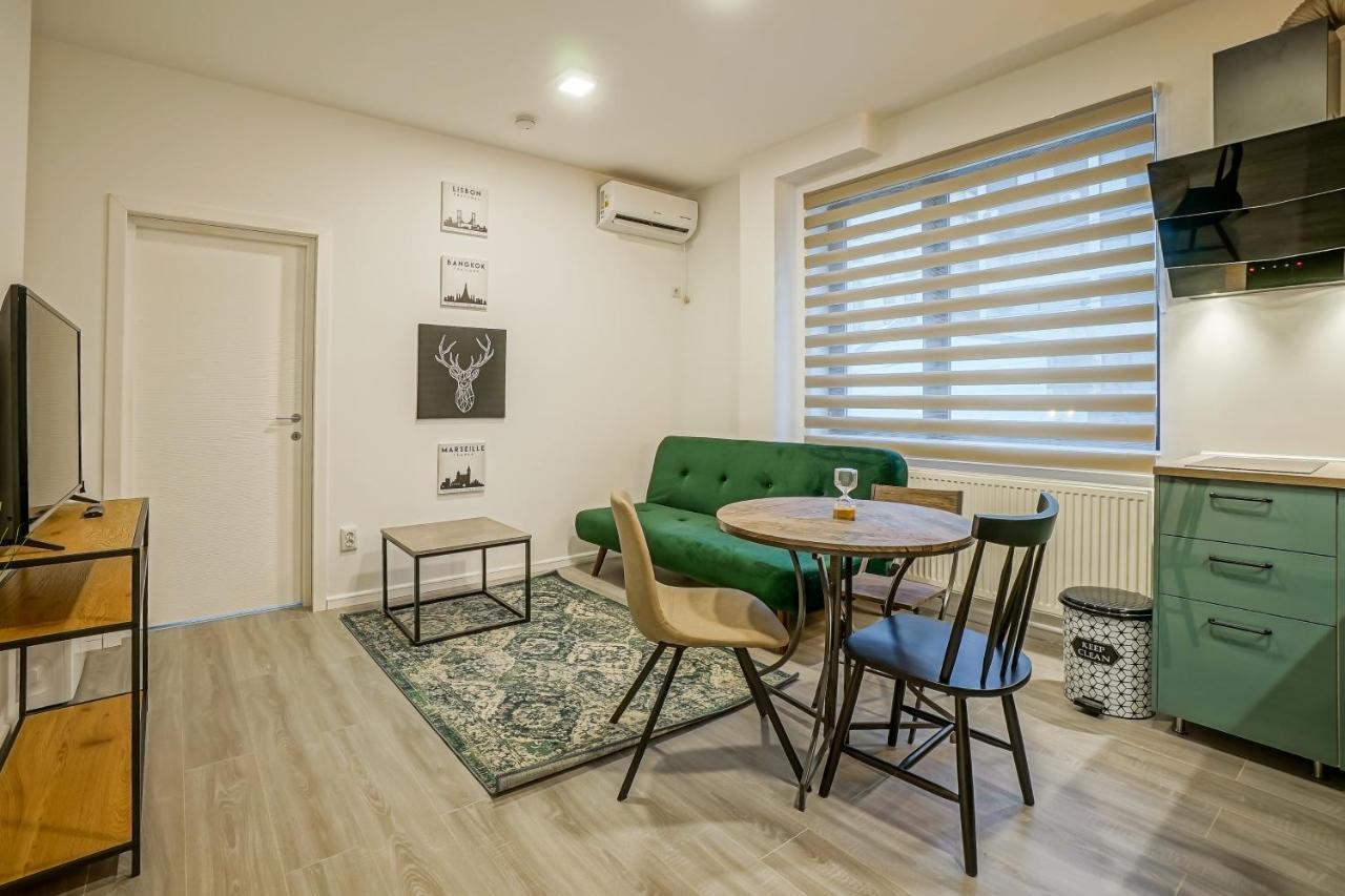 Bright Apartments Moments Away From Herastrau Park, Mall And Metro Bukarest Exteriör bild