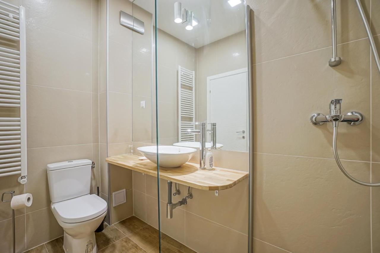 Bright Apartments Moments Away From Herastrau Park, Mall And Metro Bukarest Exteriör bild
