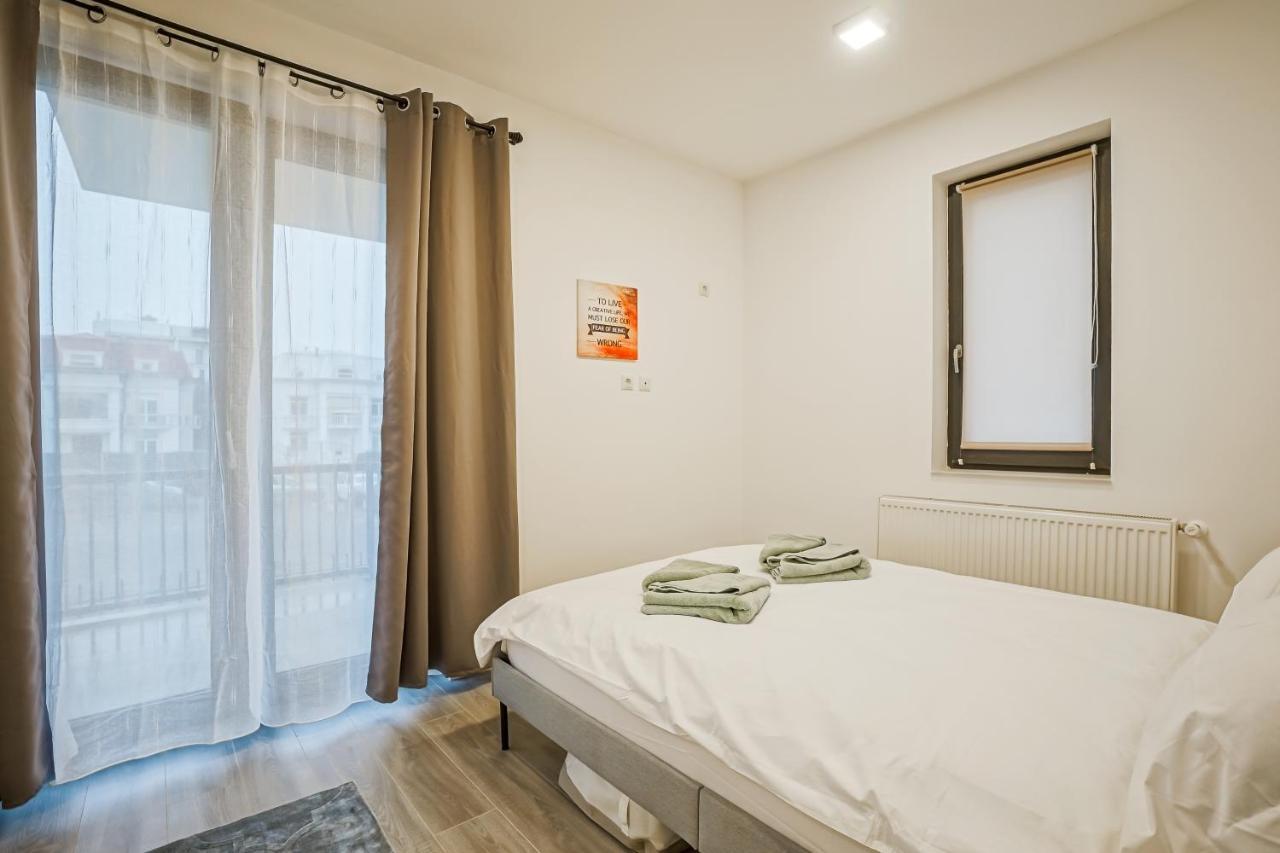 Bright Apartments Moments Away From Herastrau Park, Mall And Metro Bukarest Exteriör bild